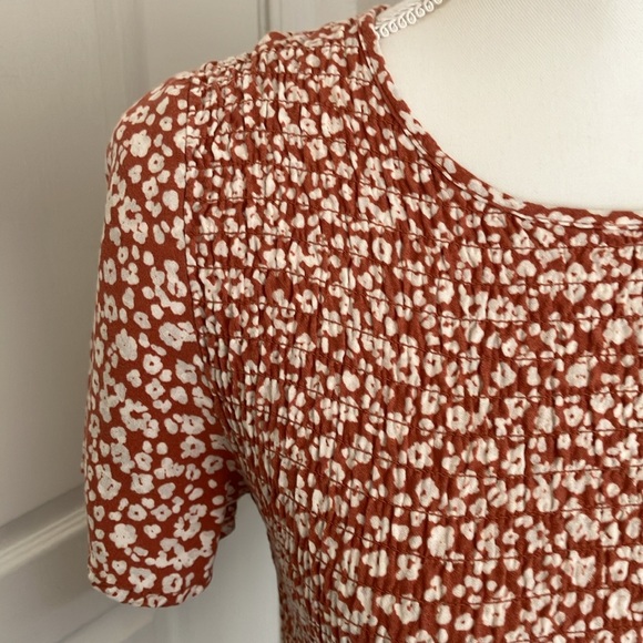 Urban romantics floral orange/cream colors blouse Size M but feels like S size - Picture 2 of 10